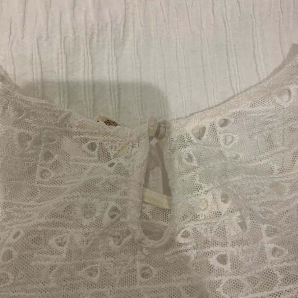 White ruffled top - Picture 4 of 5